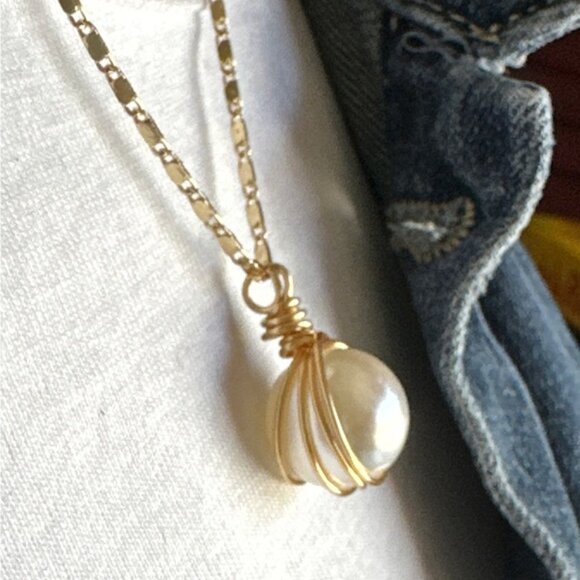 Alquimia Jewelry - Single pearl simple gold minimalist necklace